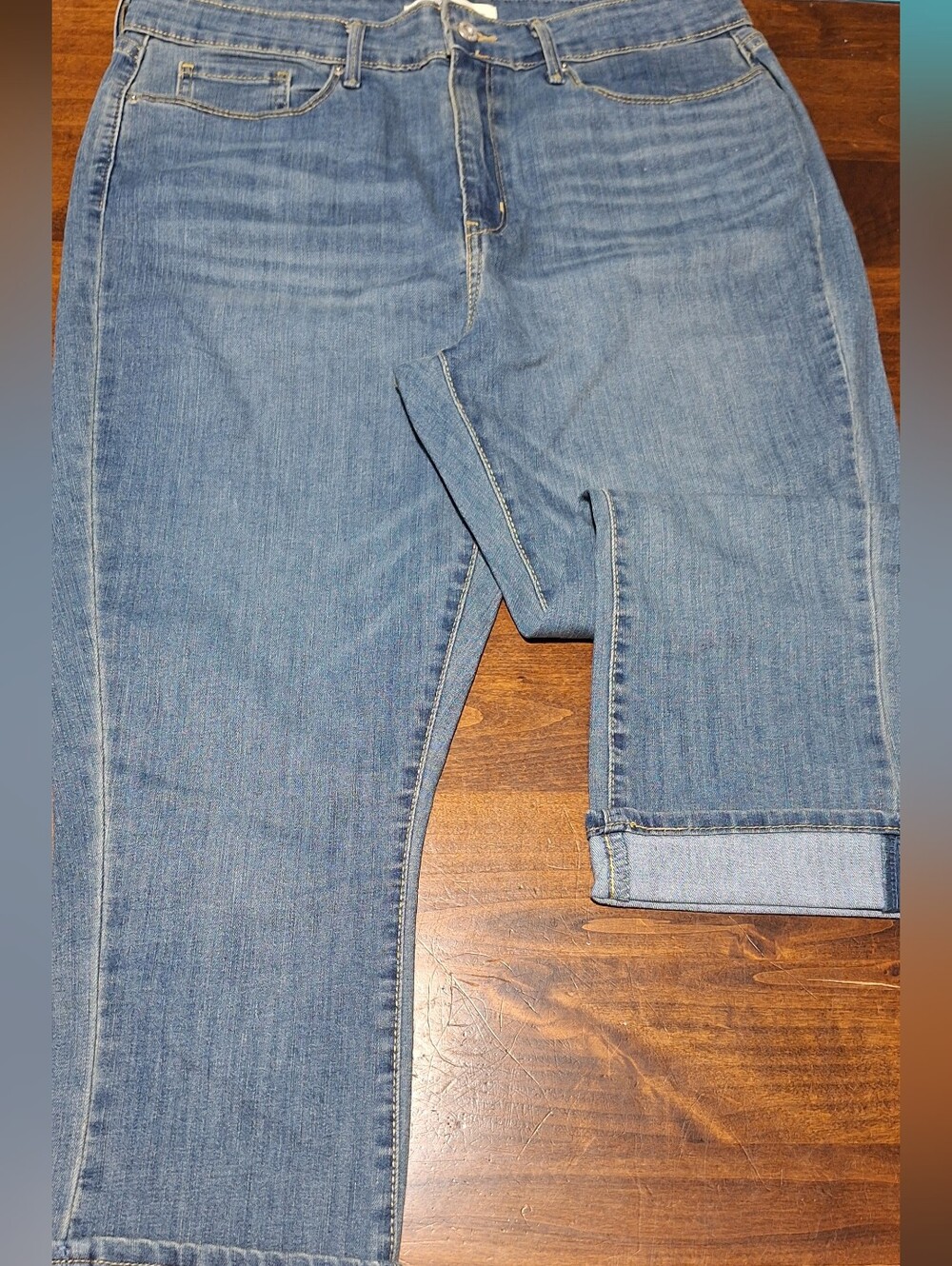Levi’s Women’s Light Wash Stretch Jeans Size 14 W32
